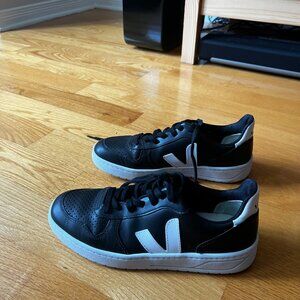 Veja Campo Sneakers, Black and White (Leather - Like New)